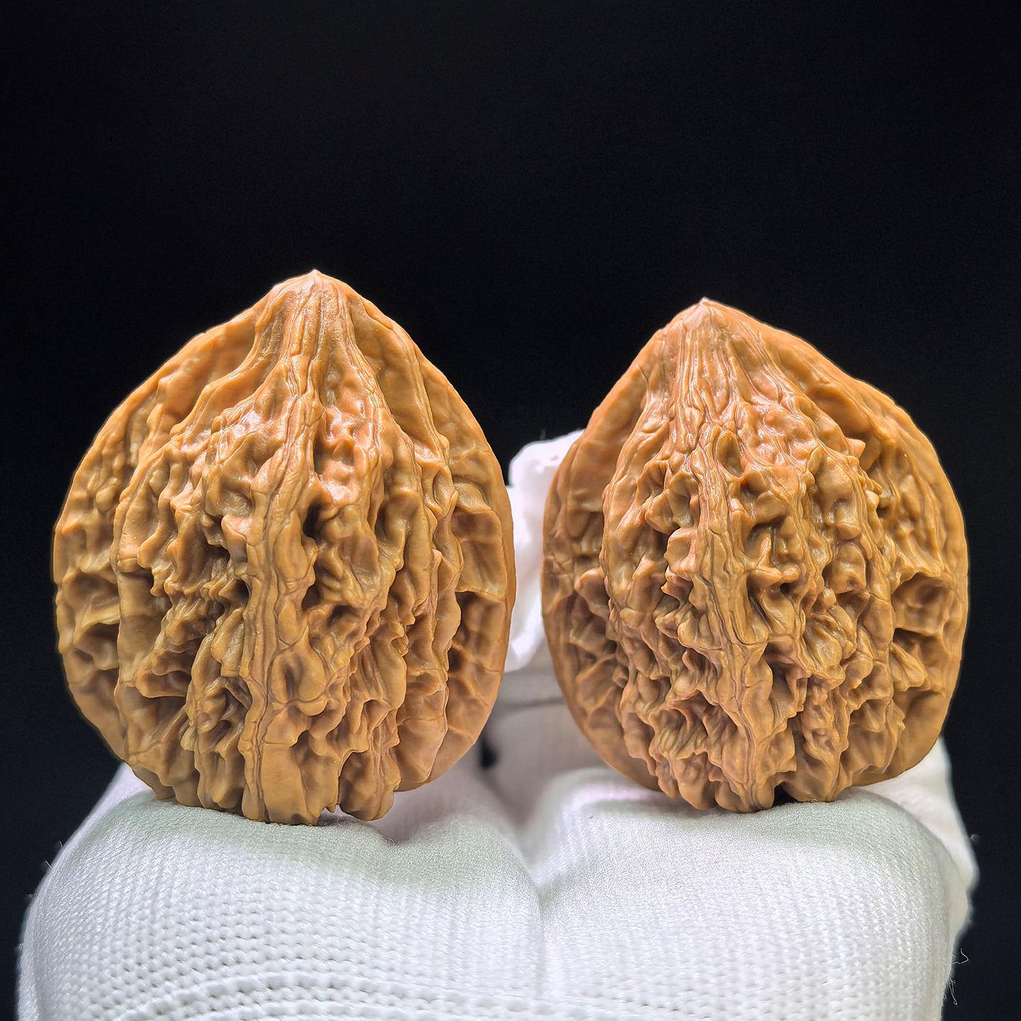 "Beijing Rooster Heart" Beijing Jixin Wenwan Walnuts (Pair) | 41.0mm x 40.0mm | Stock ID: BJJX-1104