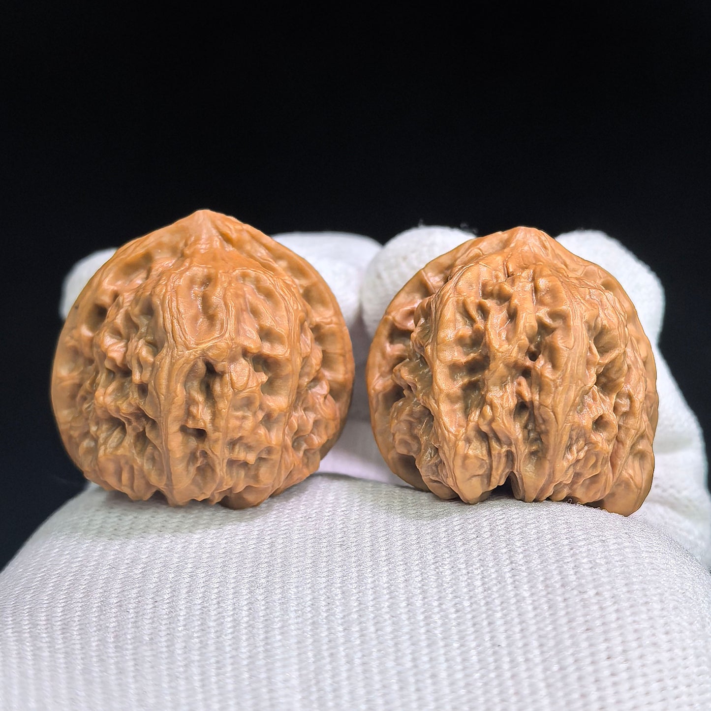 "Taihang Sycee Ingot" Taihang Yuanbao THYB-SY1G6 Hand-Spin Pocket Wenwan Walnuts Pair | 30.0mm x 33.0mm | THYB-SY1G6