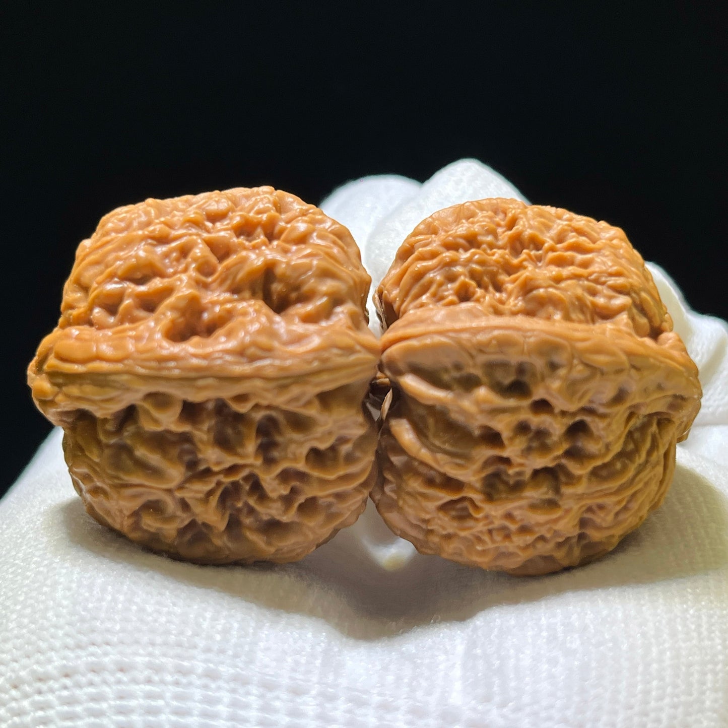 Nanjiangshi Scholar Walnuts Pair | 37.0mm x 34.0mm | Stock ID: NJS-1102
