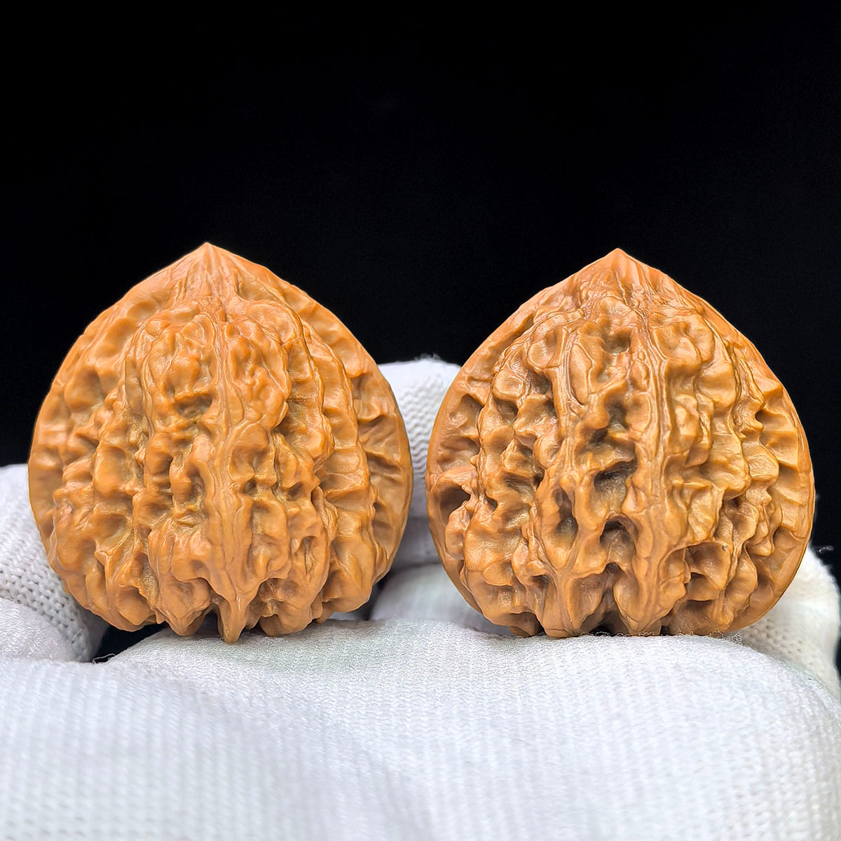 Triangular Peach-Heart “Wild Buffalo” Wenwan Walnut Pair | 38.0mm x 40.0mm | SJTXBD-17F5
