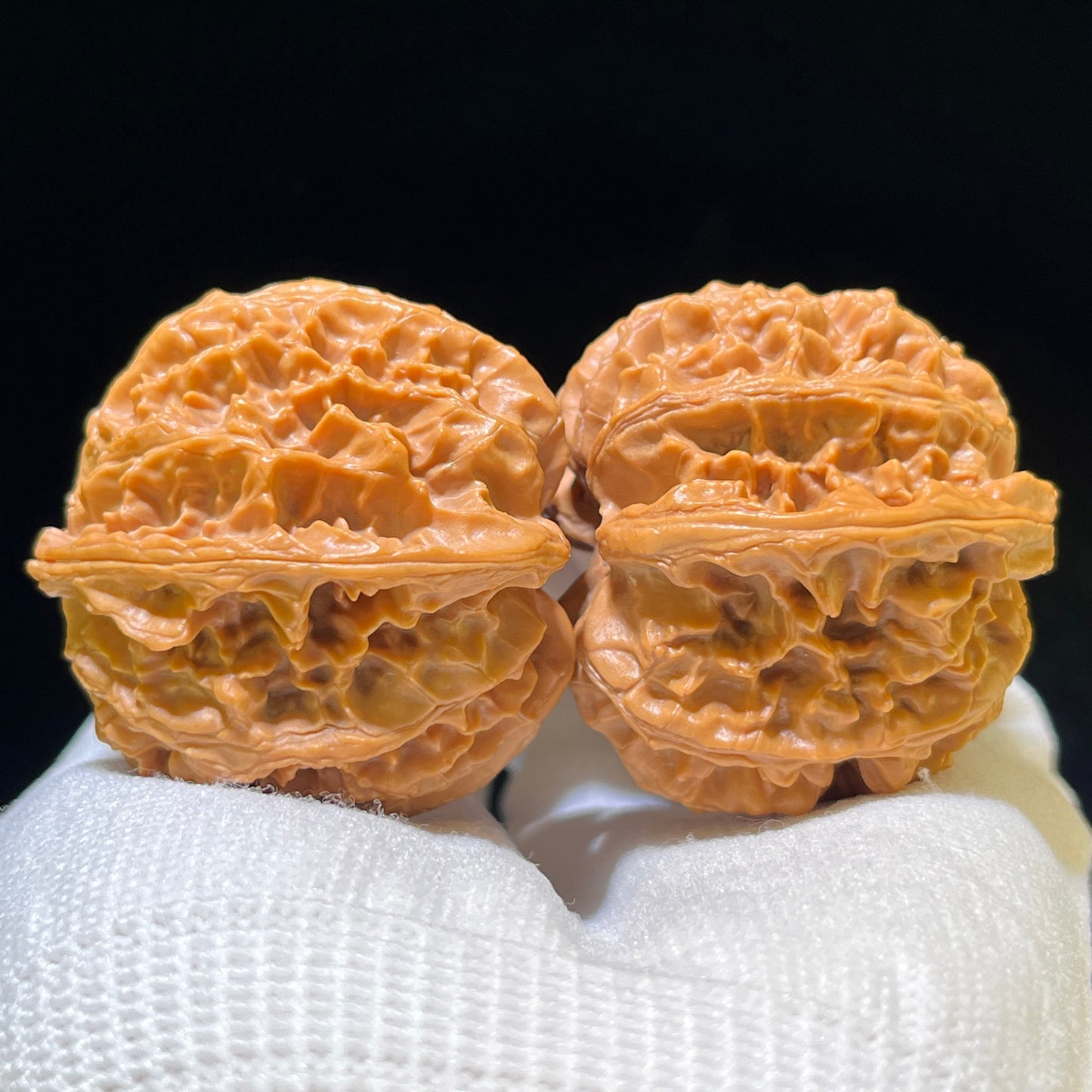"Apple Garden" Pingguoyuan Wenwan Walnuts (Pair) | 40.0mm x 40.0mm | Stock ID: PGY-1105