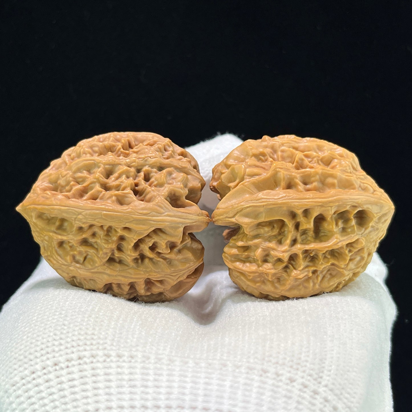 The "Wild Bison" (Ye Niu) Premium Hand-Twirling Pair | 35.0mm x 37.0mm | Compact Shou Nian Format | YN-1101