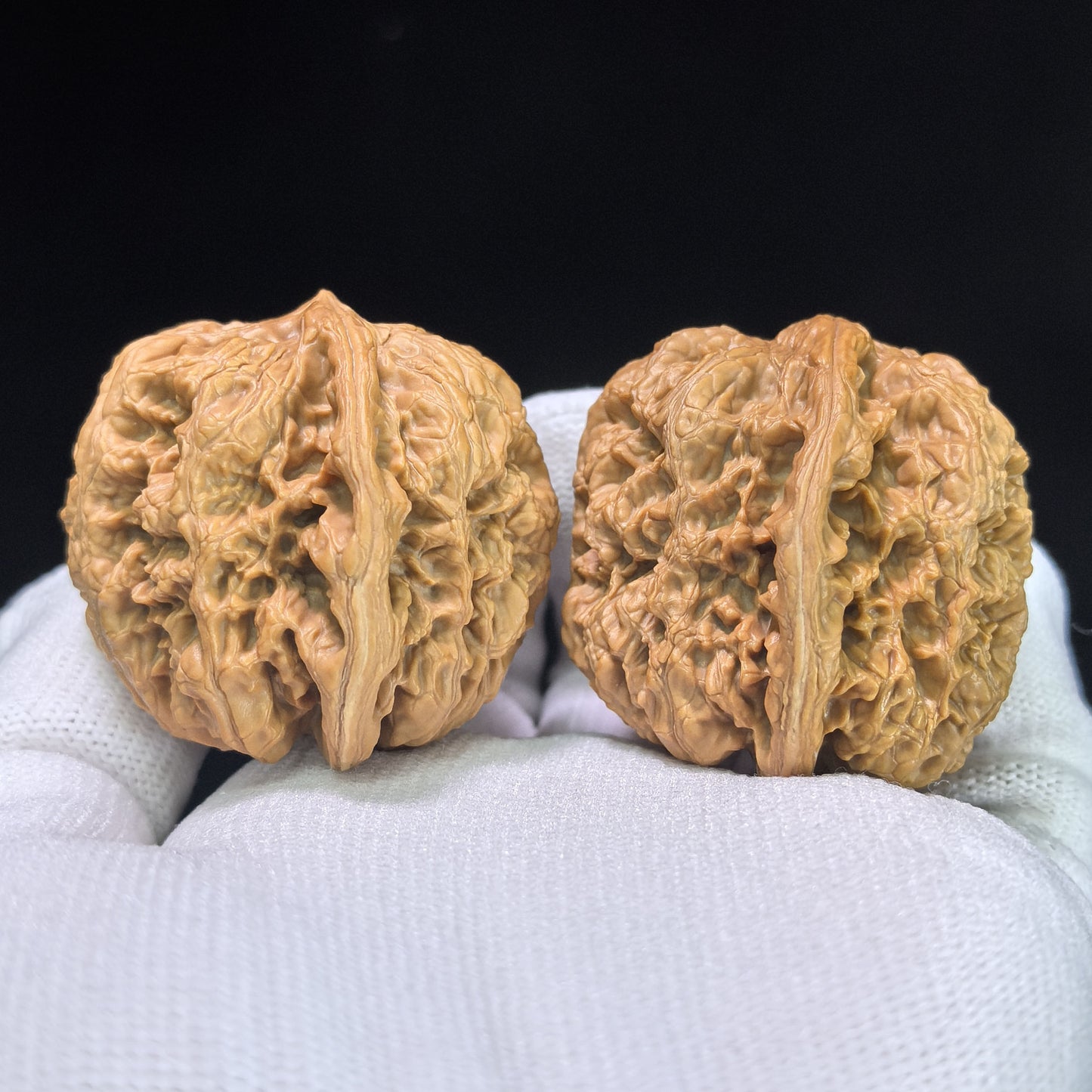 "North China General Shoulder" Huabei Jiangjunbang Wenwan Walnuts (Pair) | 40.0mm x 40.0mm | Stock ID: HBJJB-1104