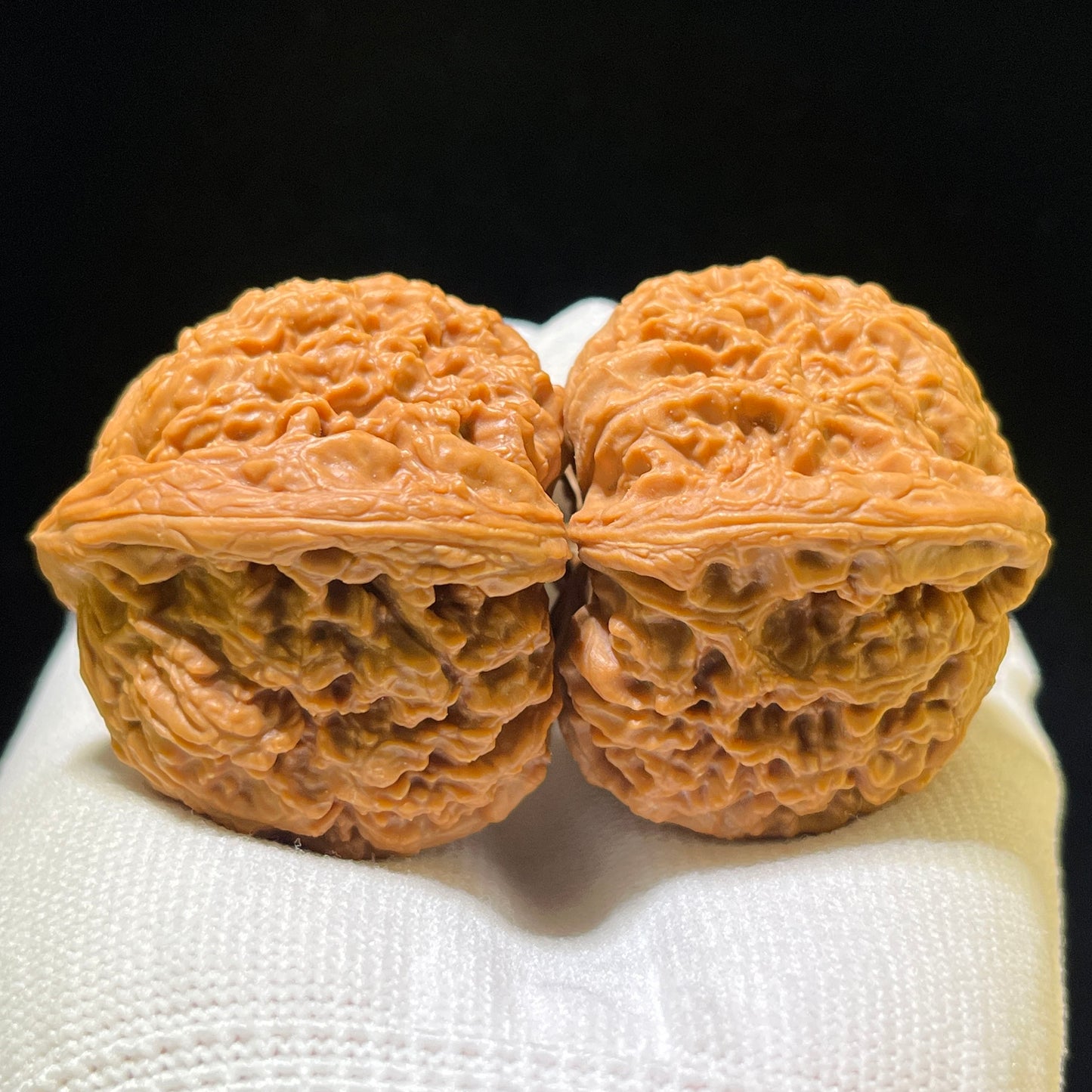 "Nanjiangshi" Nanjiangshi Wenwan Walnuts (Pair) | 43.0mm x 43.0mm | Stock ID: NJS-1107