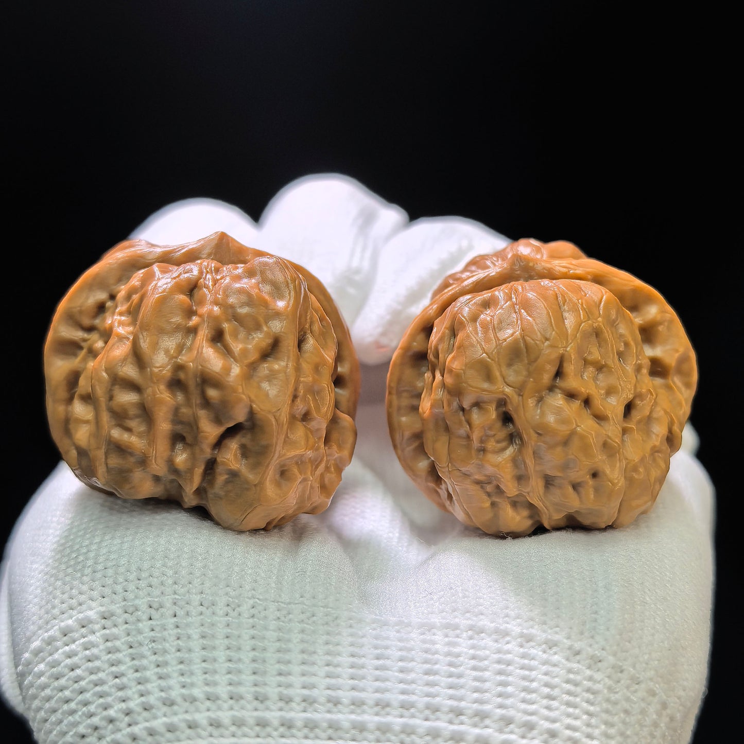 "King Toad" Wangchan W-1108 Hand-Spin Pocket Wenwan Walnuts Pair | 34.0mm x 36.0mm | W-1108