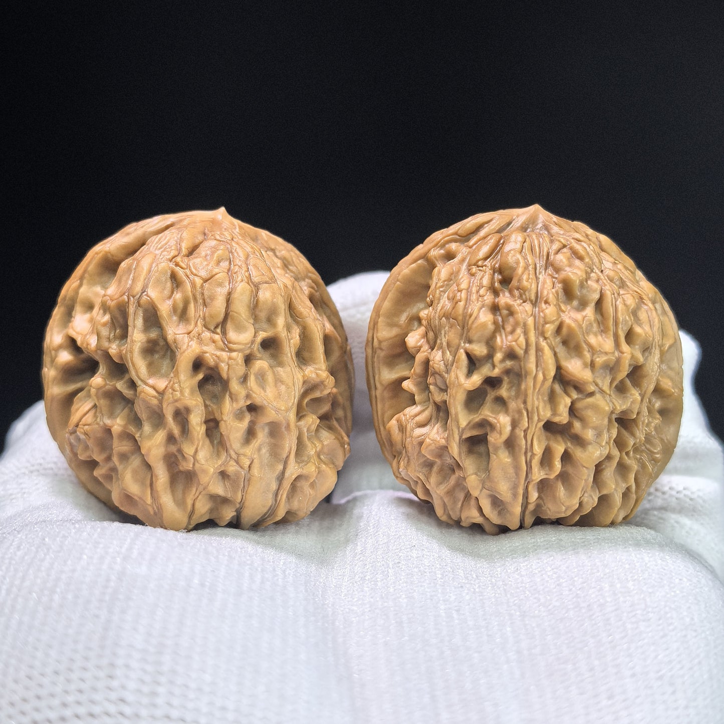 "Stone Doorpost Raw Timber" Mendun Baicha Wenwan Walnuts Pair | 39.0mm x 40.0mm | MD-1402