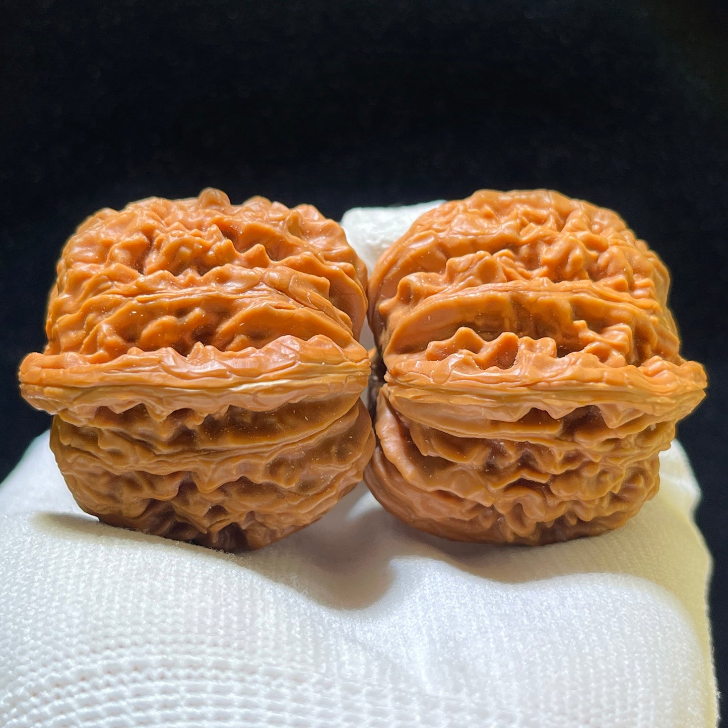 Sizuolou Scholar Walnuts Pair | 42.0mm x 41.0mm | Stock ID: SZL-1102