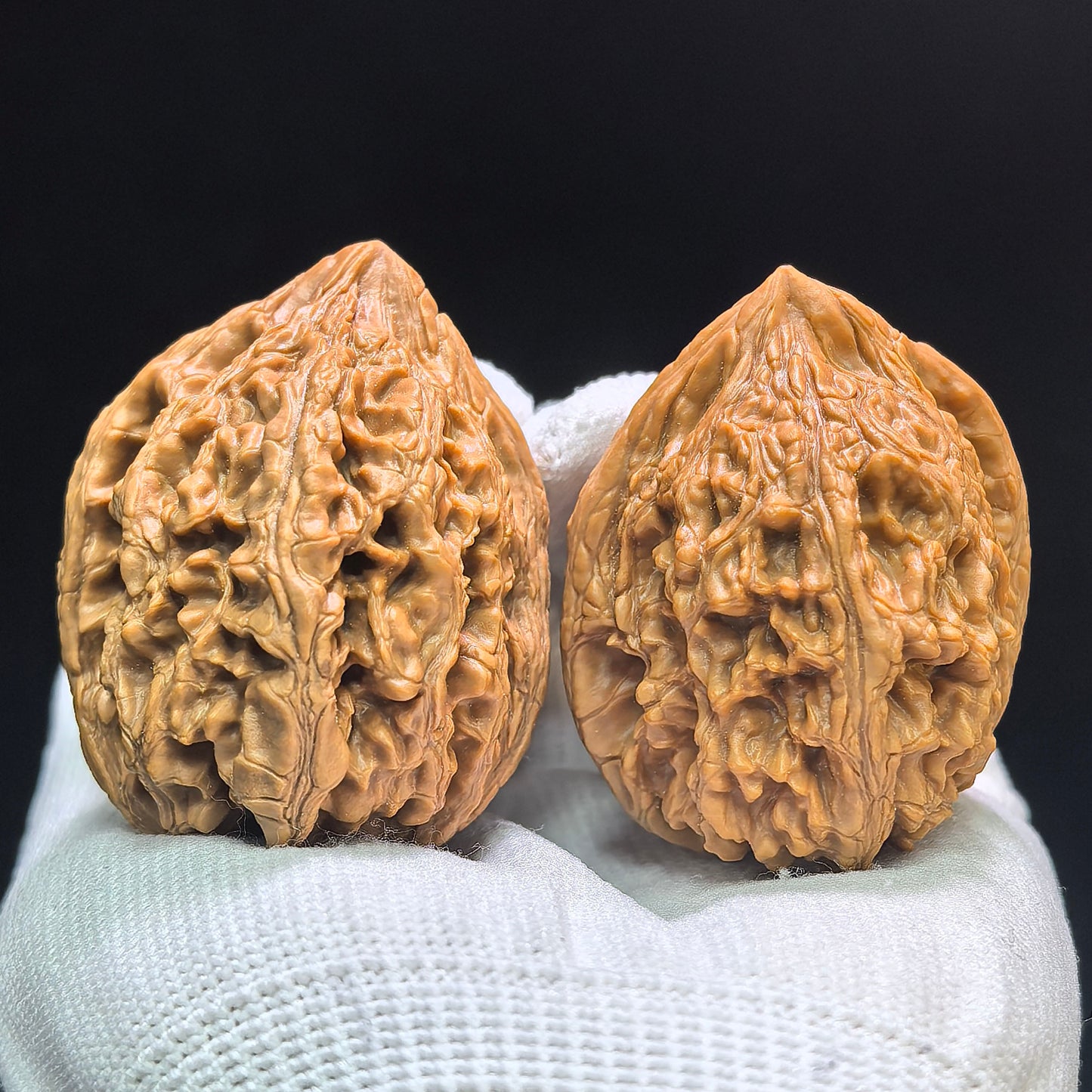 "Dagu Stone" Dagu Shi DGS-1601 Tall-Profile Wenwan Walnuts Pair | 39.0mm x 45.0mm | DGS-1601