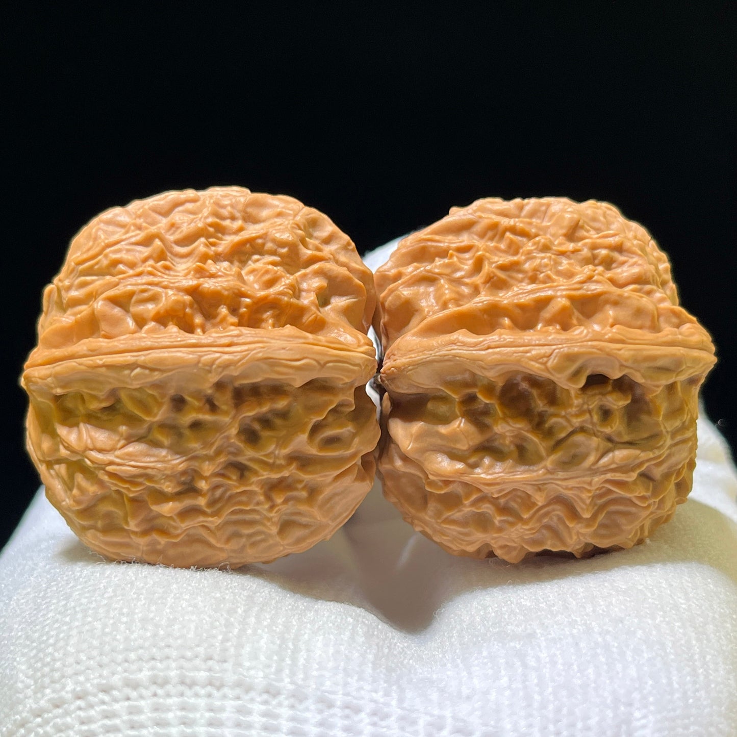 White Lion Head (Bai Shi Zi) Scholar Walnuts Pair | 36.0mm x 38.0mm | Compact Deep-Belly Format | Stock ID: BSZ-1103