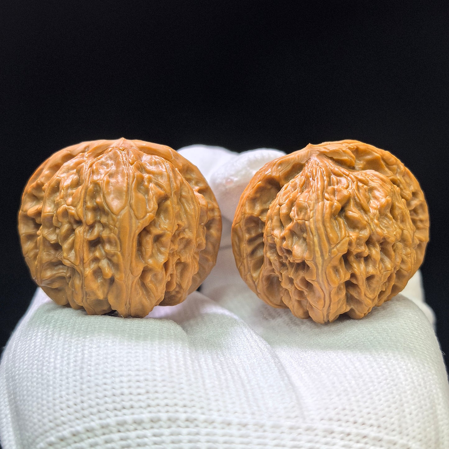 "Panshan" Panshan Wenwan Walnuts (Pair) | 39.0mm x 38.0mm | Stock ID: PS-1402