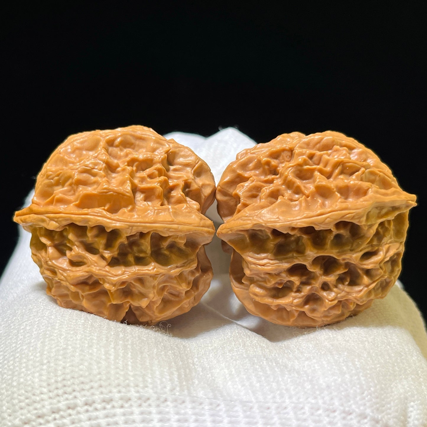 "Apple Garden" Pingguoyuan Hand-Twist Shou Nian Wenwan Walnuts (Pair) | 34.0mm x 36.0mm | Stock ID: PGY-1104