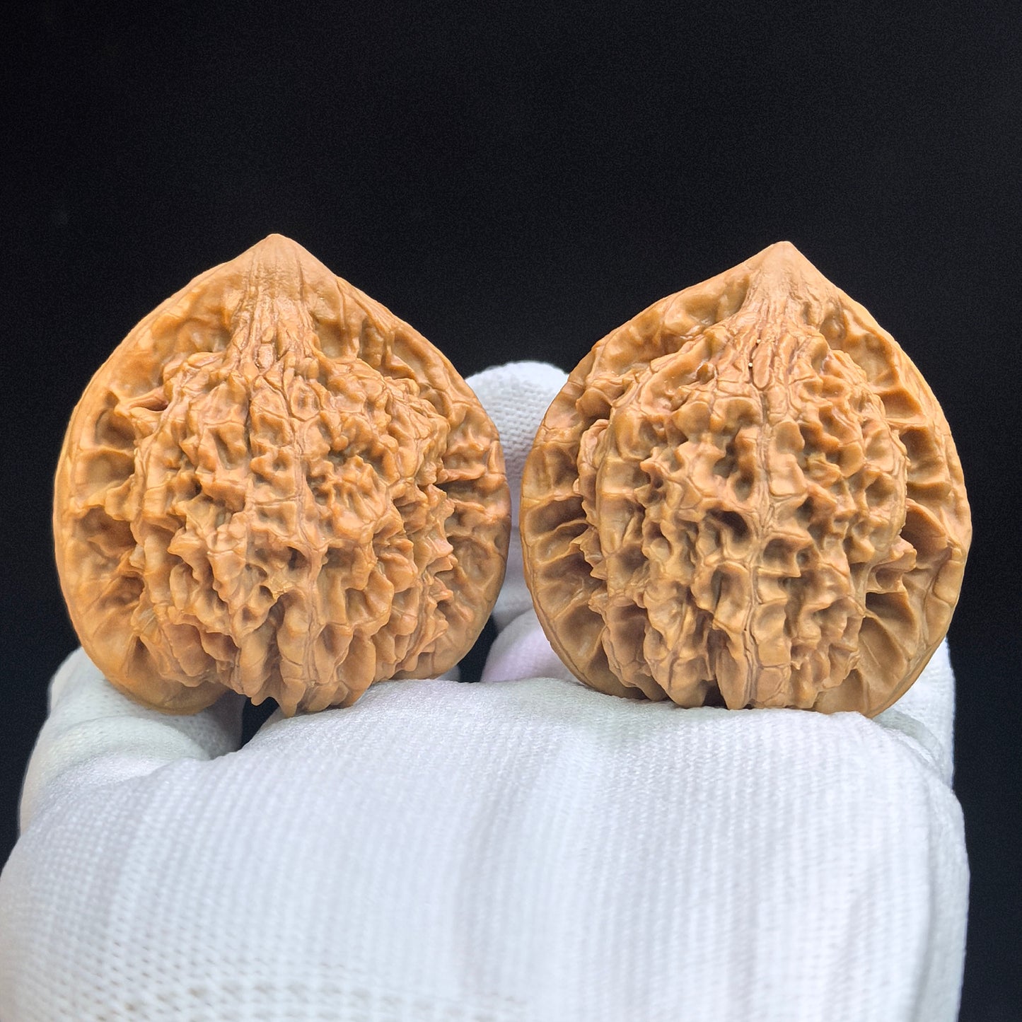 "Concave Base Peach Heart Qilin Texture" Aodi Taoxin Qilinwen BDTXQLW-17G9 Low-Profile Wenwan Walnuts Pair | 49.0mm x 41.0mm | BDTXQLW-17G9