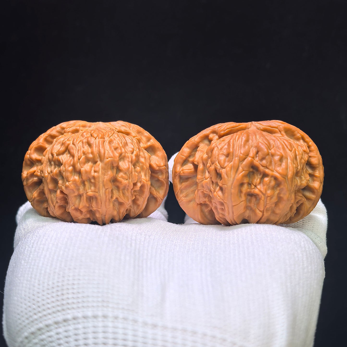 "White Lion Head" Bai Shishi Wenwan Walnuts Pair | 49.0mm x 44.0mm | BSJ-1551C