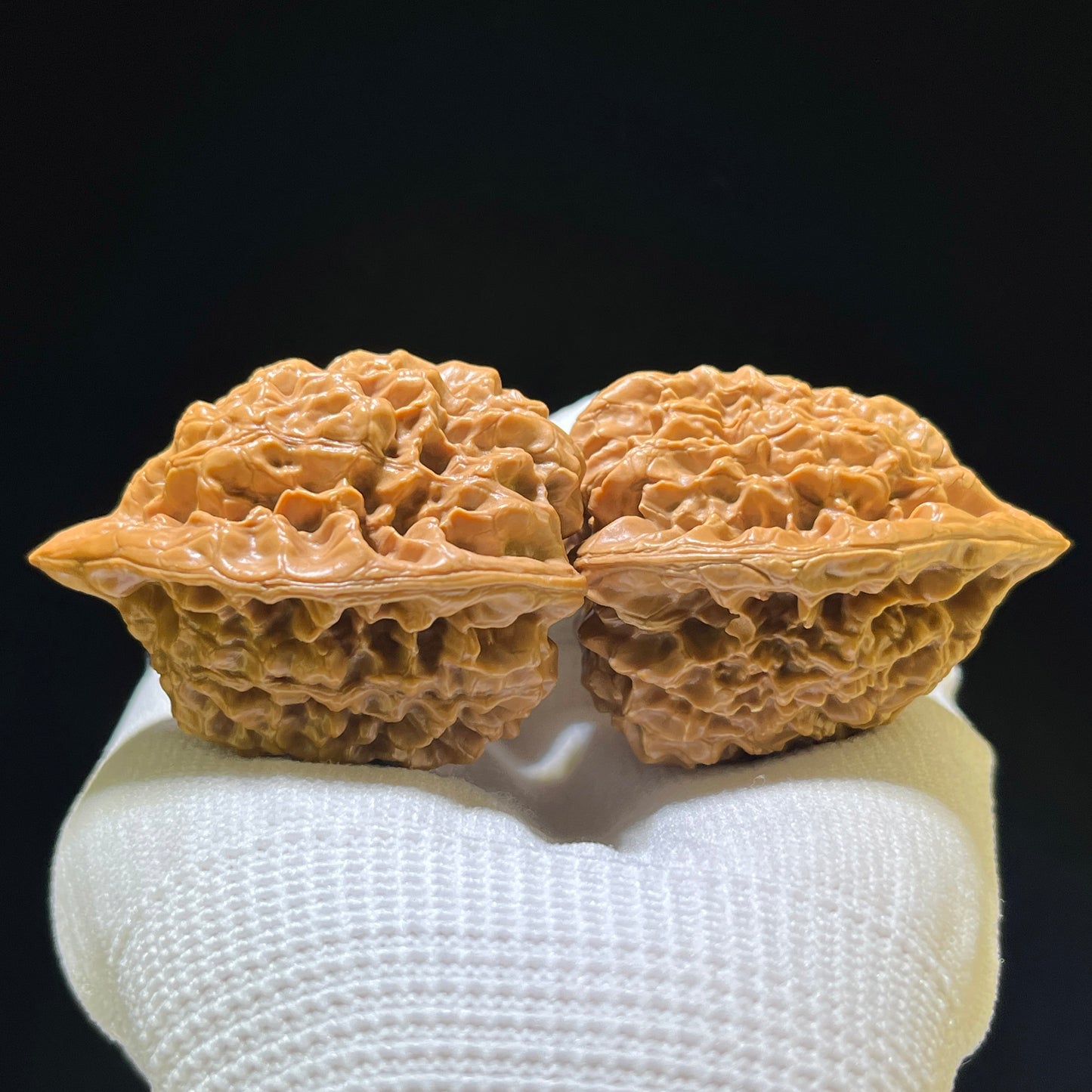 "Official Hat / Magistrate Cap" Guanmao GM-1110 Low-Profile Wenwan Walnuts Pair | 45.0mm x 37.0mm | GM-1110
