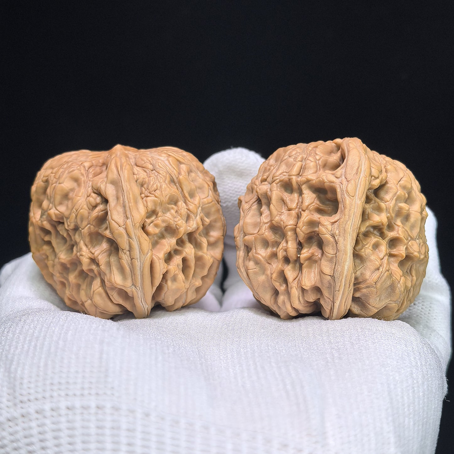 "Stone Door-Knocker Hawk Beak" Mendun Yinggouzui Wenwan Walnuts Pair | 41.0mm x 43.0mm | MD-1403