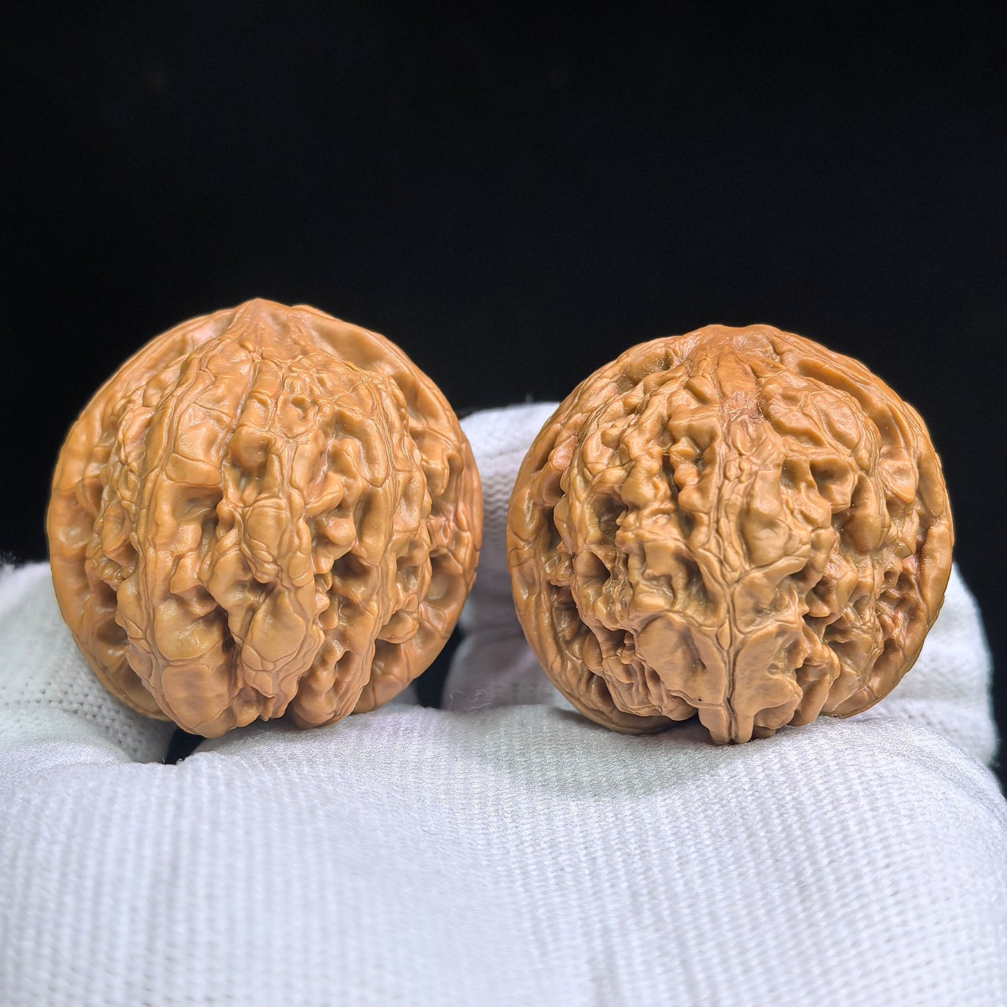 "Red Koi" Hongjinli HJL-17B1C Low-Profile Wenwan Walnuts Pair | 39.0mm x 42.0mm | HJL-17B1C