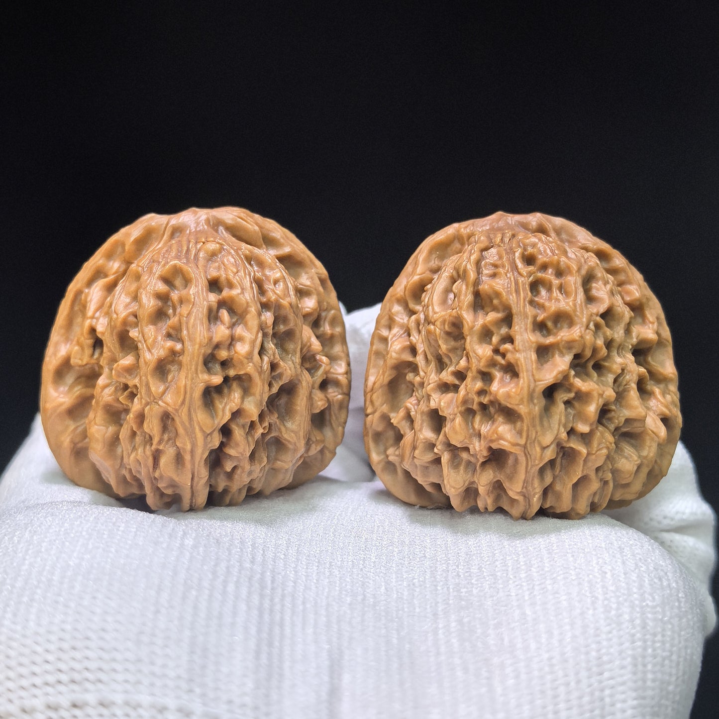 "Nanjiang Stone Red Shell" Nanjiangshi Hongke Wenwan Walnuts Pair | 41.0mm x 43.0mm | NJS-1511C