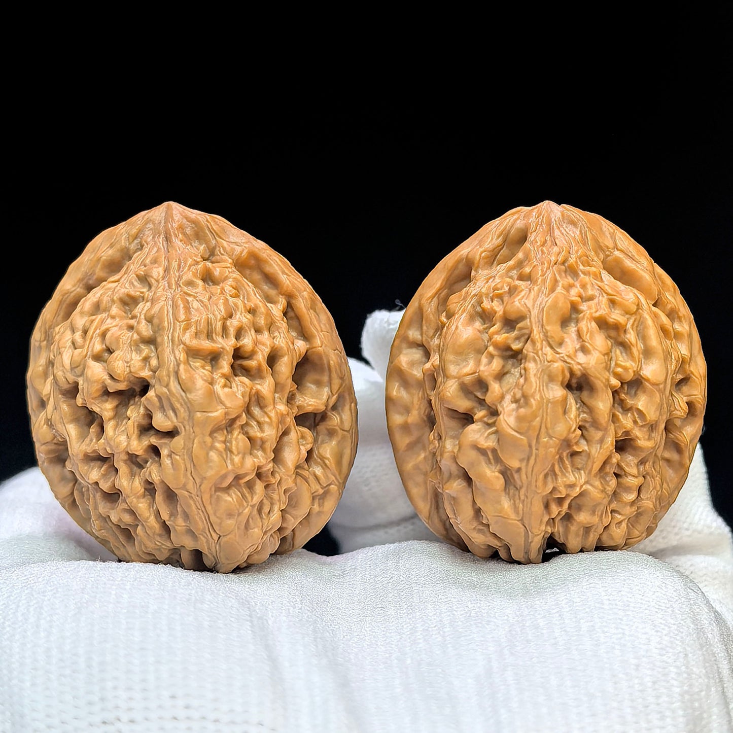 "Red Koi" Hongjinli Low-Profile Wenwan Walnuts Pair | 37.0mm x 40.0mm | HJL-1502C
