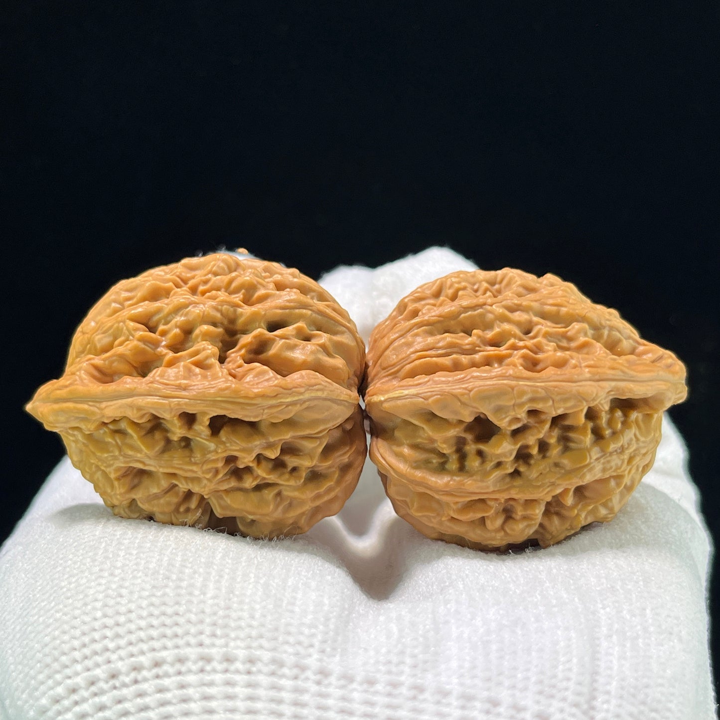 Mai Sui Hu Tou (Wheat Ear Tiger Head) Scholar Walnuts Pair | 33.0mm x 33.0mm | Stock ID: MSHT-1003