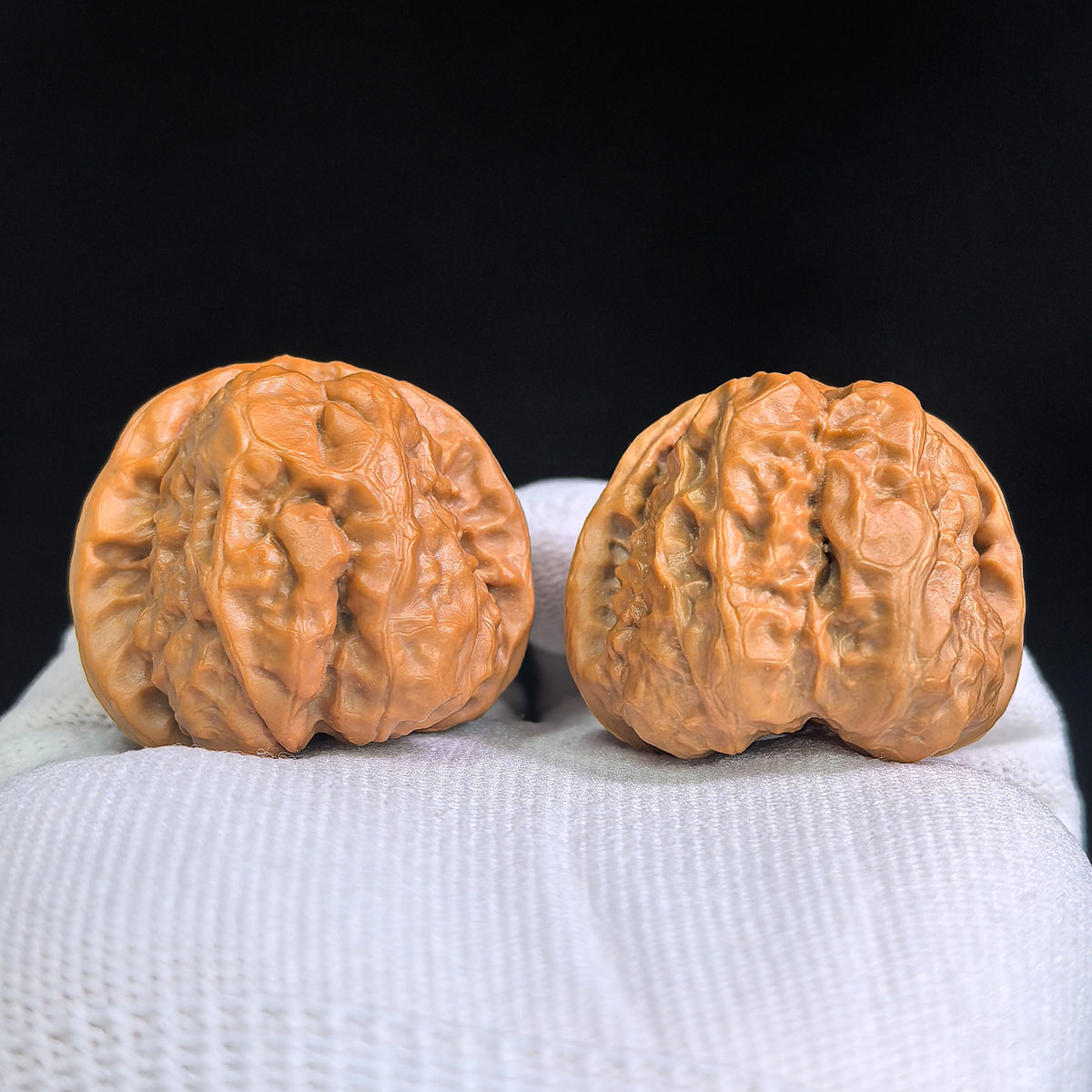 Compact Broad-Shouldered Hamatou Wenwan Walnut Pair | 39.0mm x 40.0mm | HMT-SY1G8