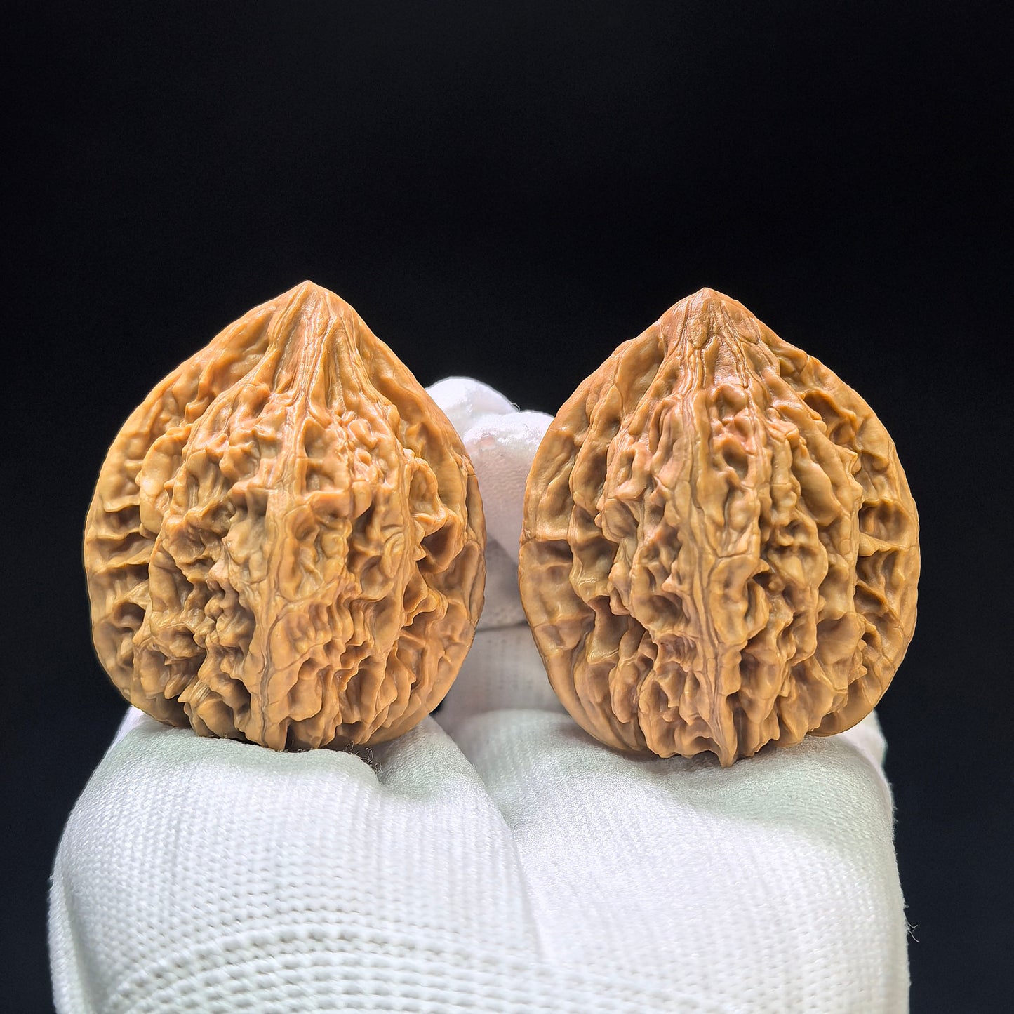 "Beijing Rooster Heart" Beijing Jixin Wenwan Walnuts (Pair) | 41.0mm x 40.0mm | Stock ID: BJJX-1108