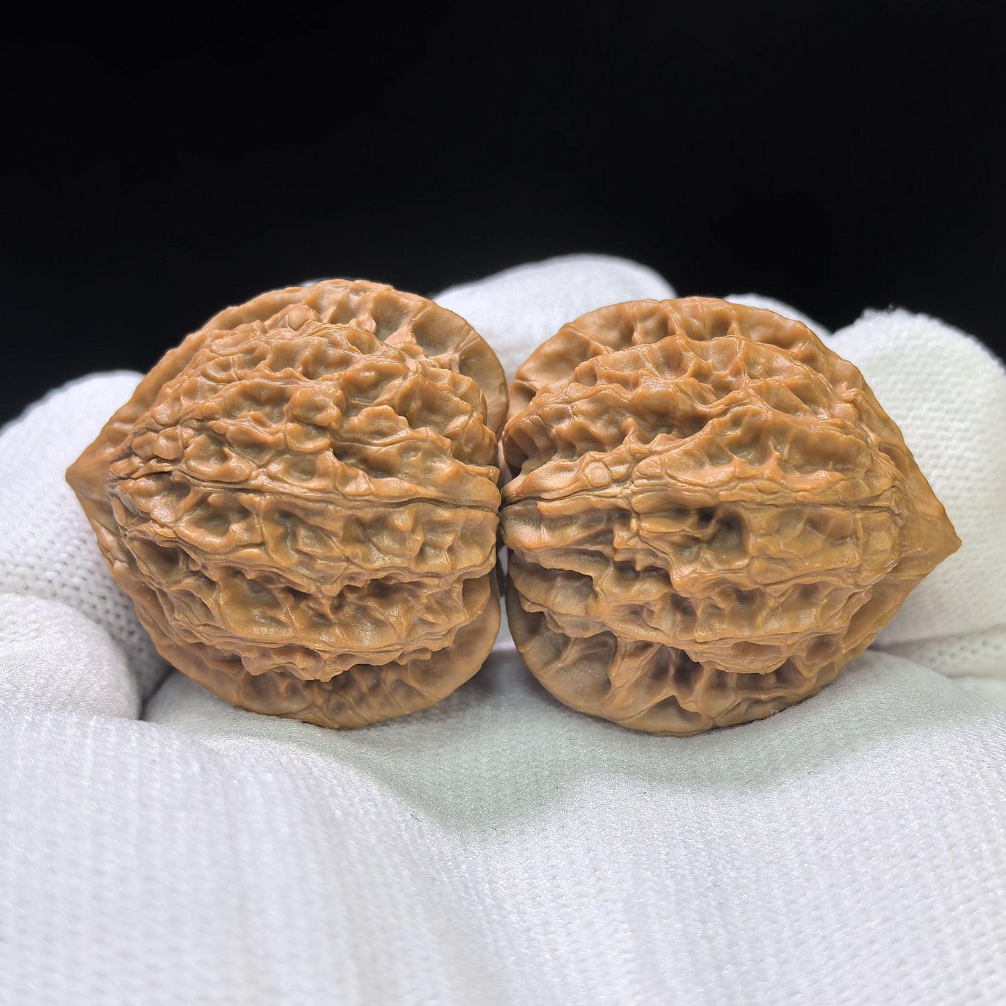 "Moon-Gazing Pocket Spinner" Wangyue Shounian Wenwan Walnuts Pair | 31.0mm x 30.0mm | WY-01SY