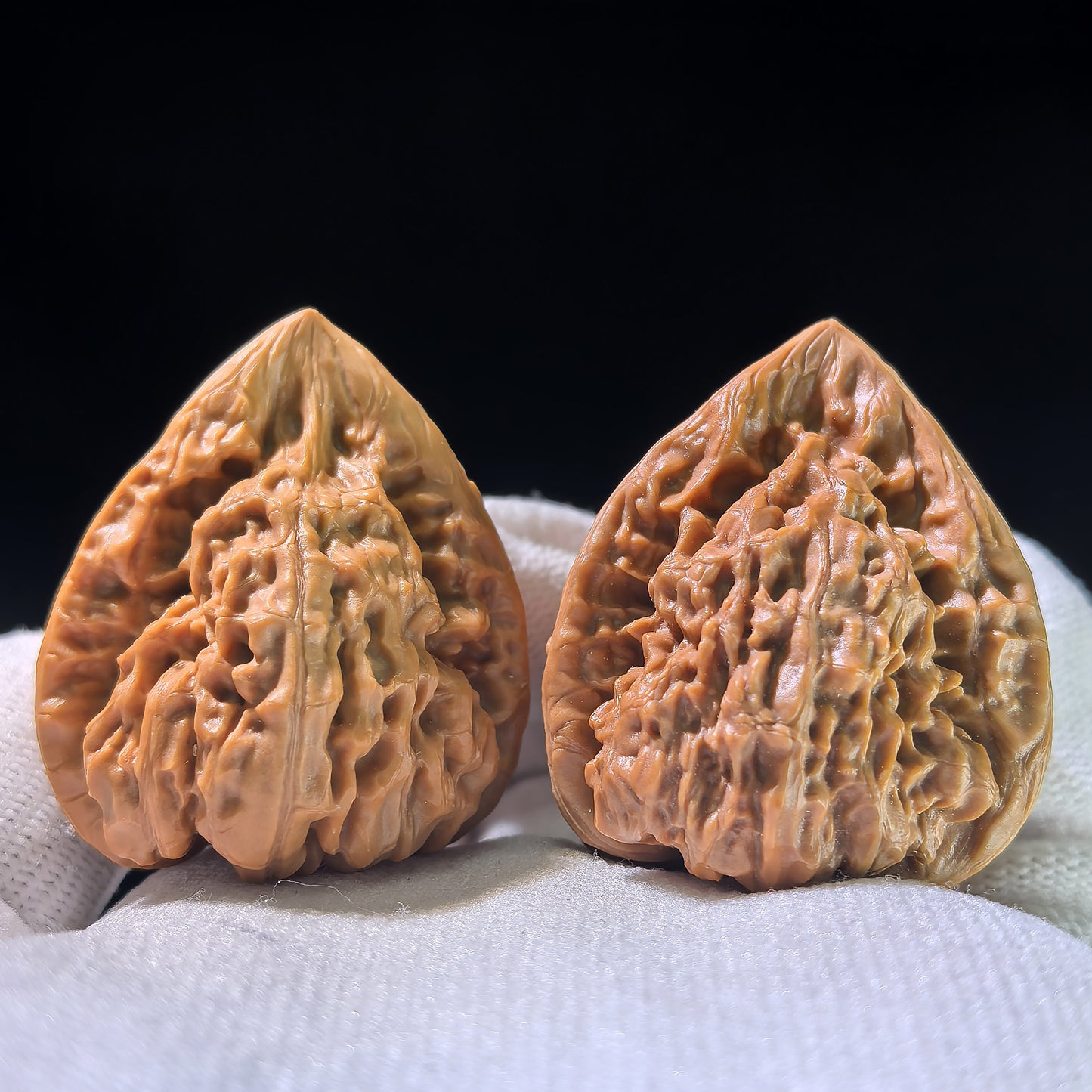 The "Seated Buddha" Guanmao Cross-Variety Pair | 34.0mm x 36.0mm | GMZF-1201E