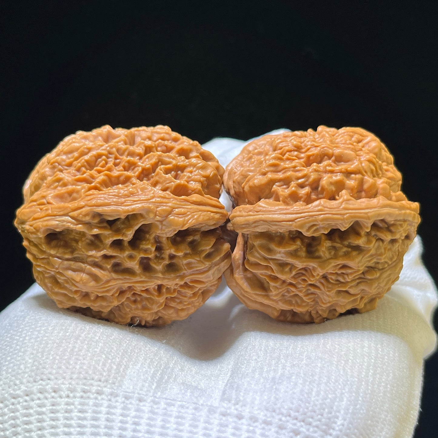 "Nanjiangshi Lionhead" Nanjiangshi NJS-1110 Low-Profile Wenwan Walnuts Pair | 39.0mm x 38.0mm | NJS-1110