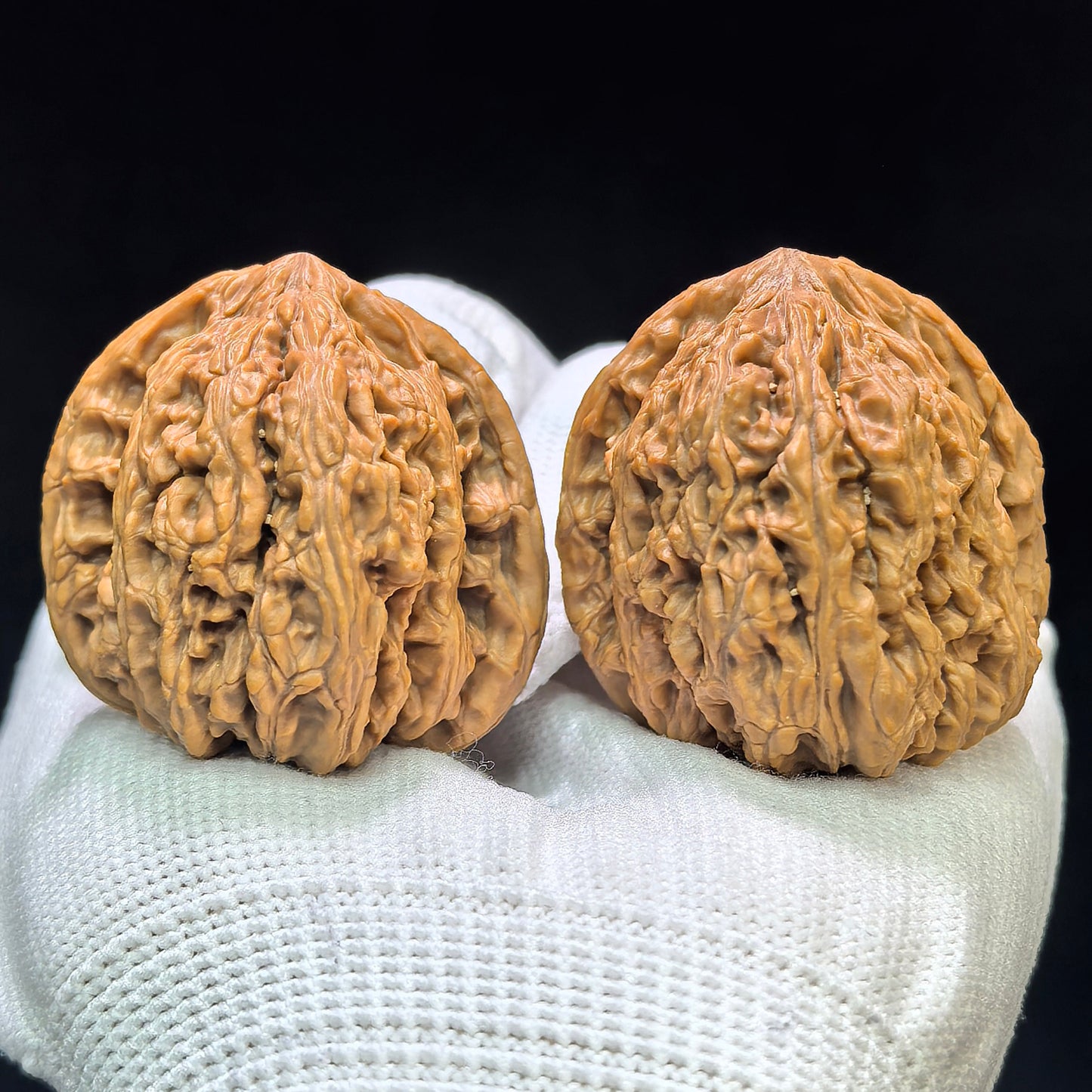 "Red Ruby / Red Gem" Hongbaoshi HBS-1601 Low-Profile Wenwan Walnuts Pair | 38.0mm x 39.0mm | HBS-1601