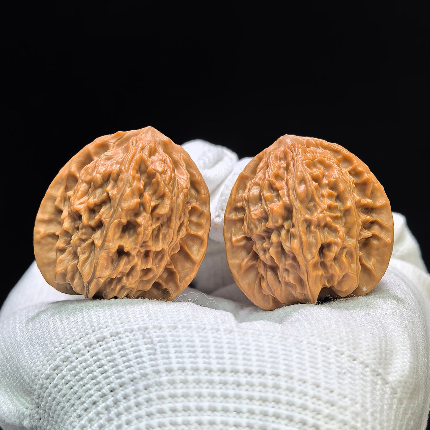 "Mini Phoenix Tail" Xiuzhen Fengwei XZFW-1601 Low-Profile Pocket Wenwan Walnuts Pair | 32.0mm x 31.0mm | XZFW-1601