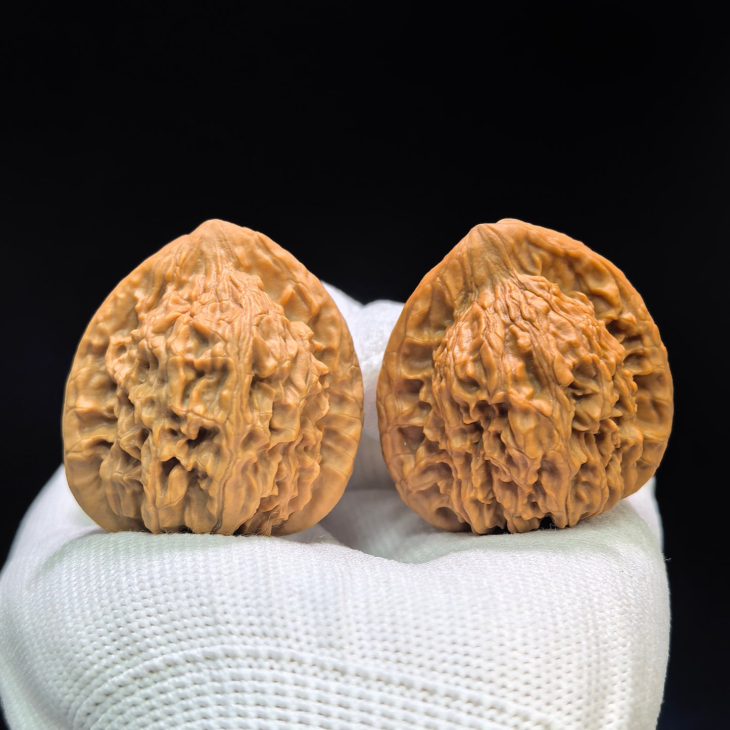 "Triangular Red Lionhead" Sanjiao Hongshizi SJHSZ-1601 Low-Profile Wenwan Walnuts Pair | 38.0mm x 37.0mm | SJHSZ-1601