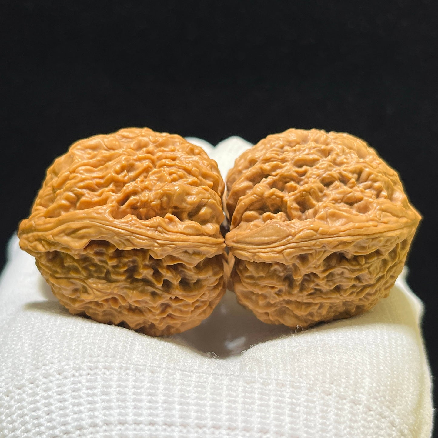 "Turmeric" Jianghuang Nanjiang Stone Wenwan Walnuts Pair | 35.0mm x 35.0mm | JHNJS-1101
