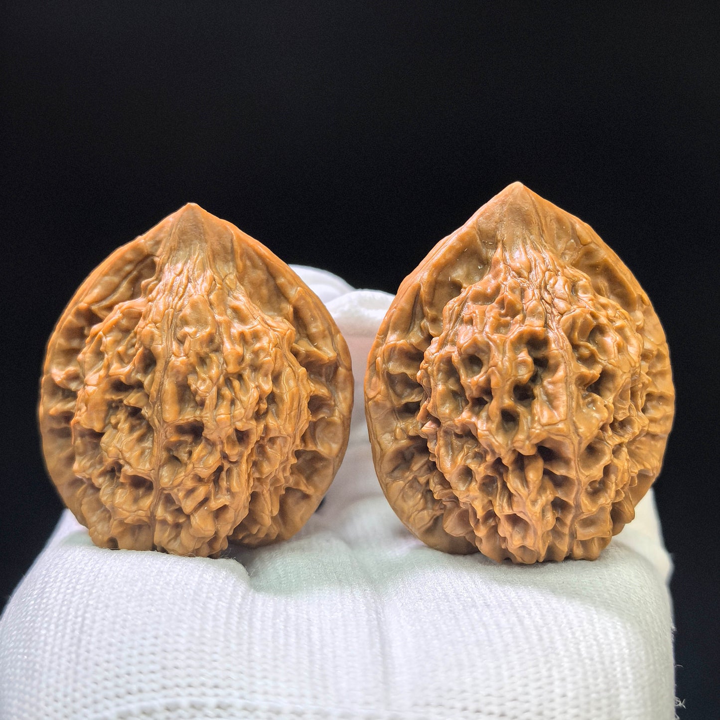 "Official Hat" Guanmao GM-1111 Classic Wenwan Walnuts Pair | 41.0mm x 39.0mm | GM-1111