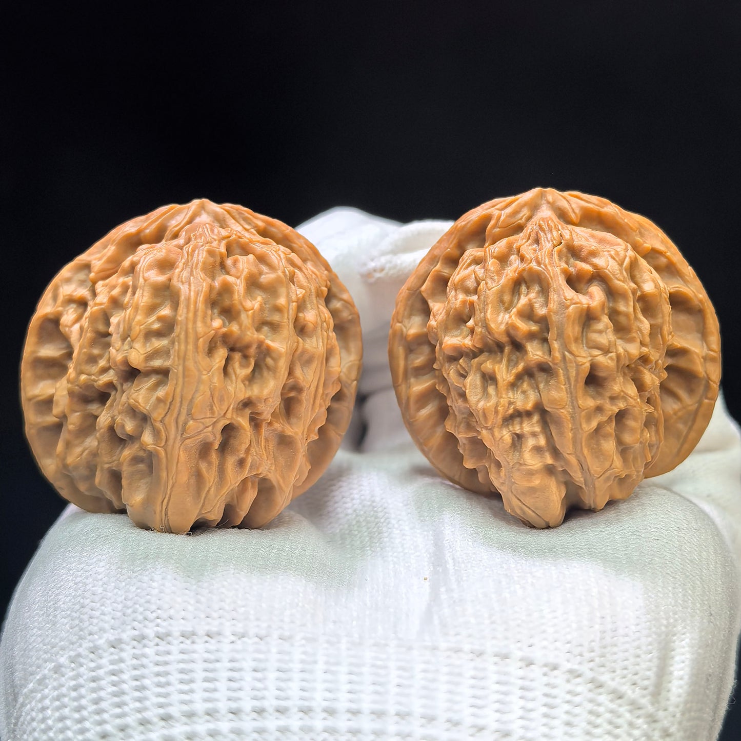 "White Lionhead" Baishizi BSZ-1601 Low-Profile Wenwan Walnuts Pair | 40.0mm x 41.0mm | BSZ-1601