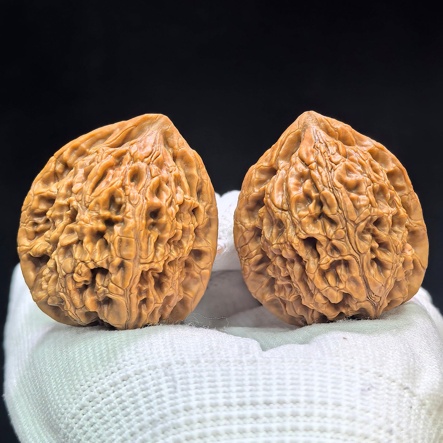"Water Dragon Grain" Shuilongwen SLW-1601 Classic Wenwan Walnuts Pair | 37.0mm x 38.0mm | SLW-1601