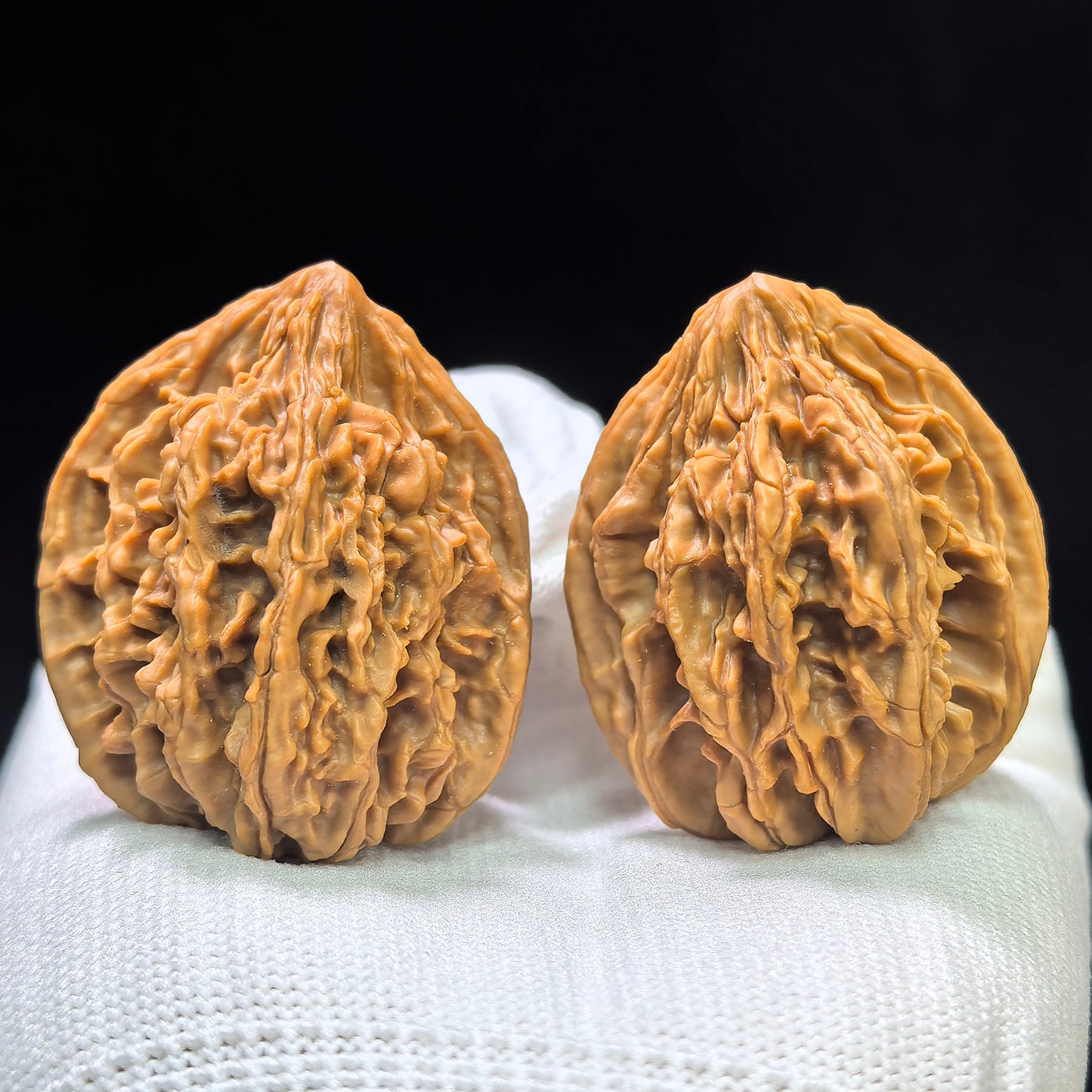 "Reaching Heaven Eight" Tongtianba TTB-1601 Classic Wenwan Walnuts Pair | 36.0mm x 35.0mm | TTB-1601