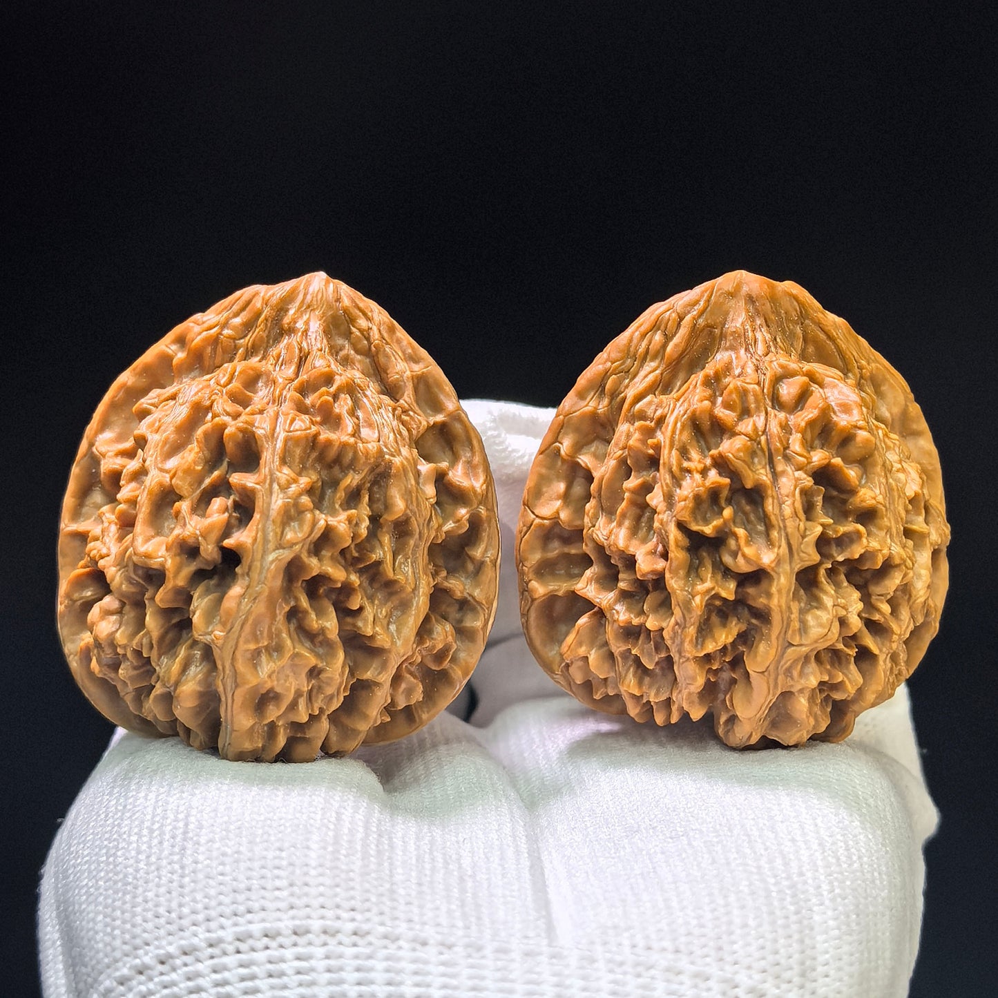 "Jade Kylin" Yuqilin Wenwan Walnuts (Pair) | 51.0mm x 46.0mm | Stock ID: YQL-1102