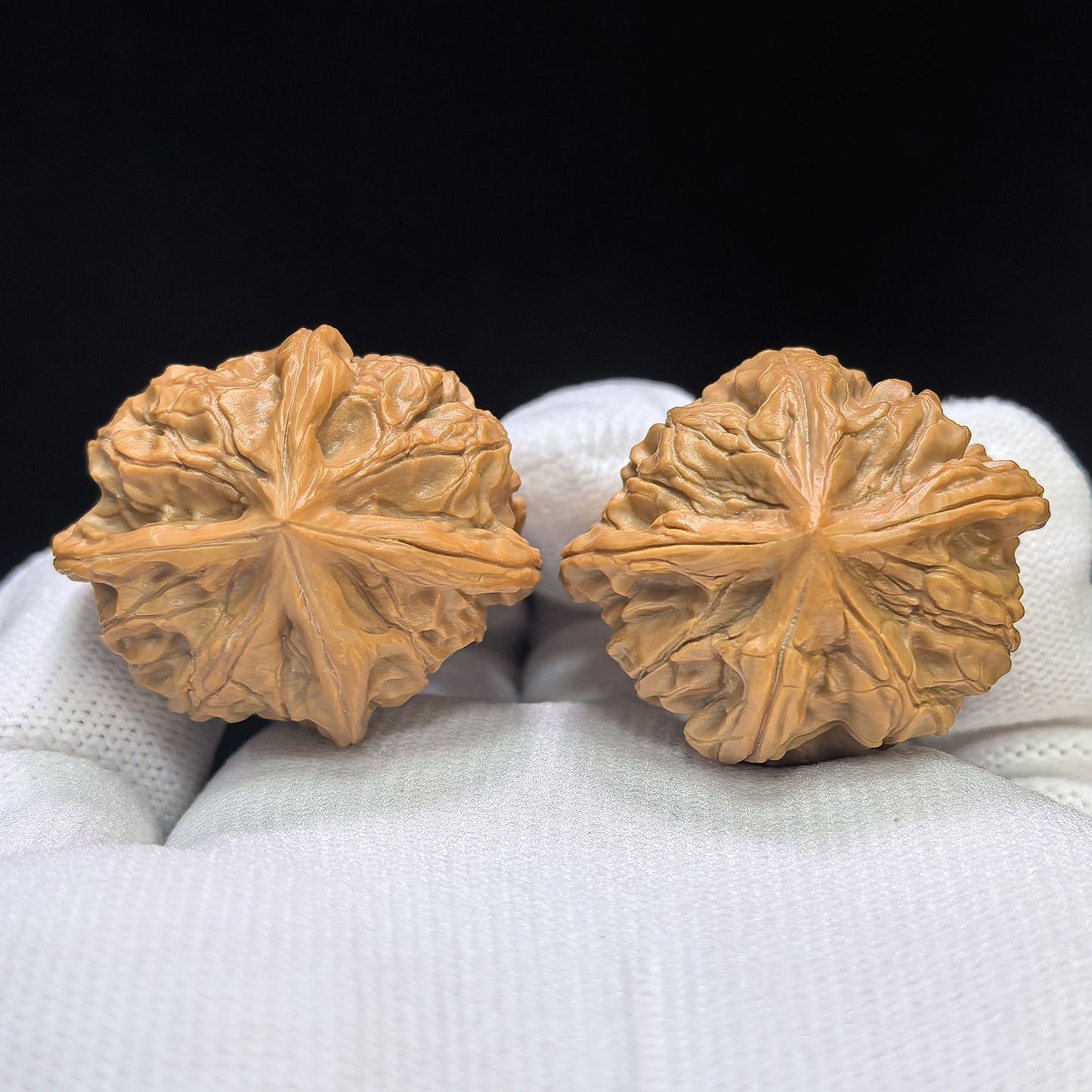 "Imperial Jade Seal Horizontal Cross" Yuxi Sileng Hengshizi Four-Ribbed Wenwan Walnuts Pair | 31.0mm x 36.0mm | YSFN-C2211E