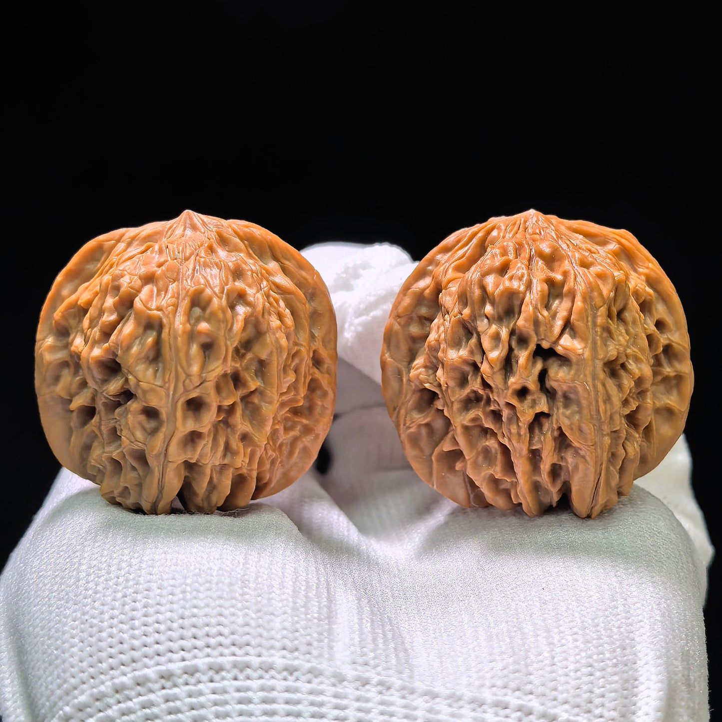 "Tall-Stance Millstone" Gaochun Mopan Classic Heritage Wenwan Walnuts Pair | 37.0mm x 37.0mm | MP-1117