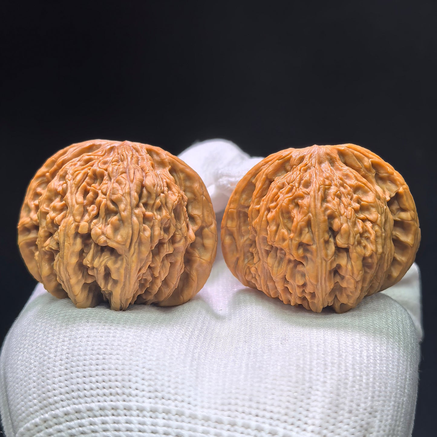 The Radiant "Ruby Fine-Line" Hongbaoshi Miwen Compressed Collector Pair | 41.0mm x 41.0mm | HBS-1401