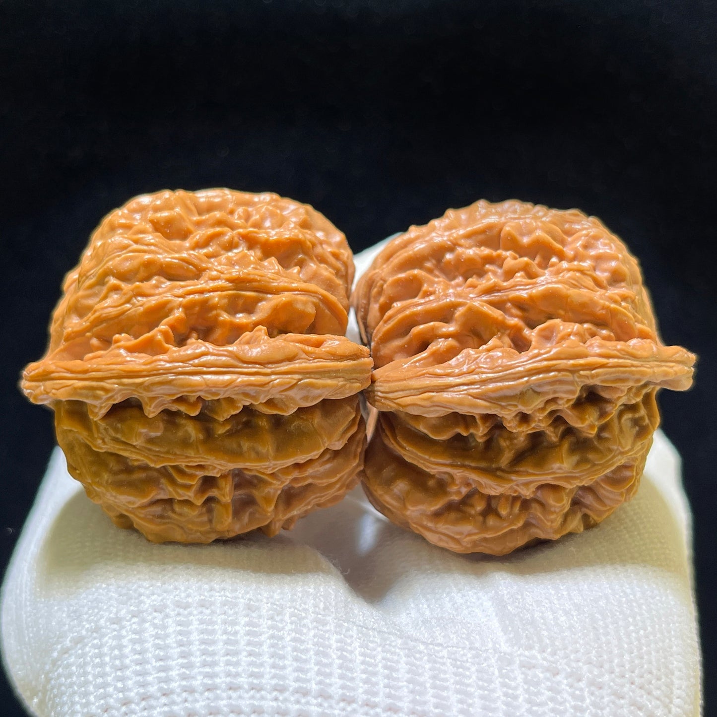 "Four Towers" Sizuolou Lion Head Wenwan Walnuts Pair | 44.0mm x 41.0mm | SZL-1107