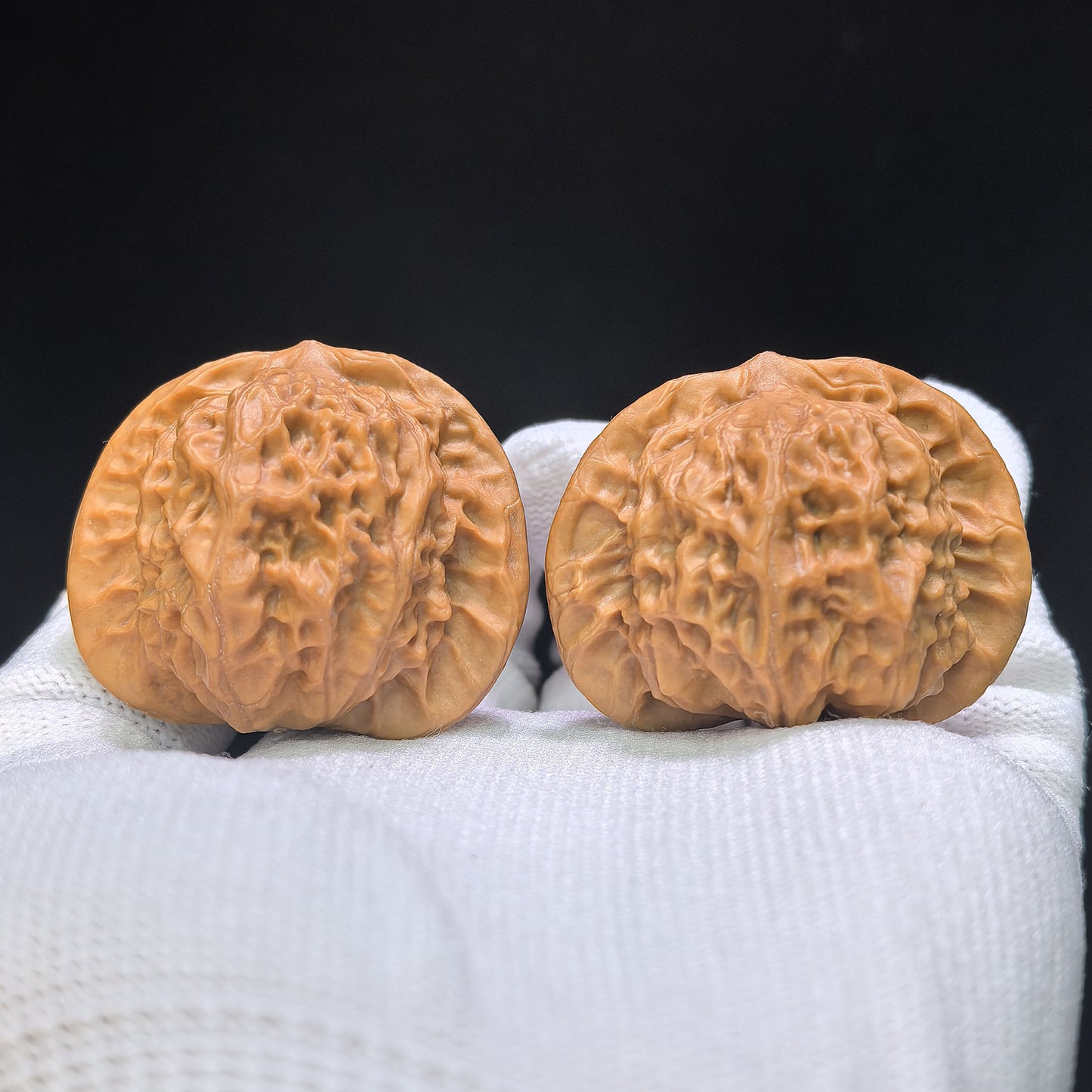 "Porcelain Doll" Ciwawa Wenwan Walnuts (Pair) | 41.0mm x 37.0mm | Stock ID: CWW-1505C