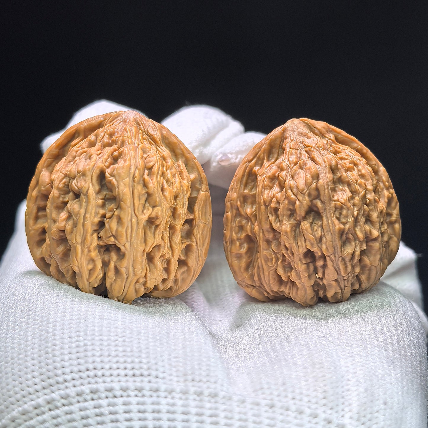"Peach Heart Ruby" Taoxin Hongbaoshi Wenwan Walnuts Pair | 34.0mm x 35.0mm | HBS-1403