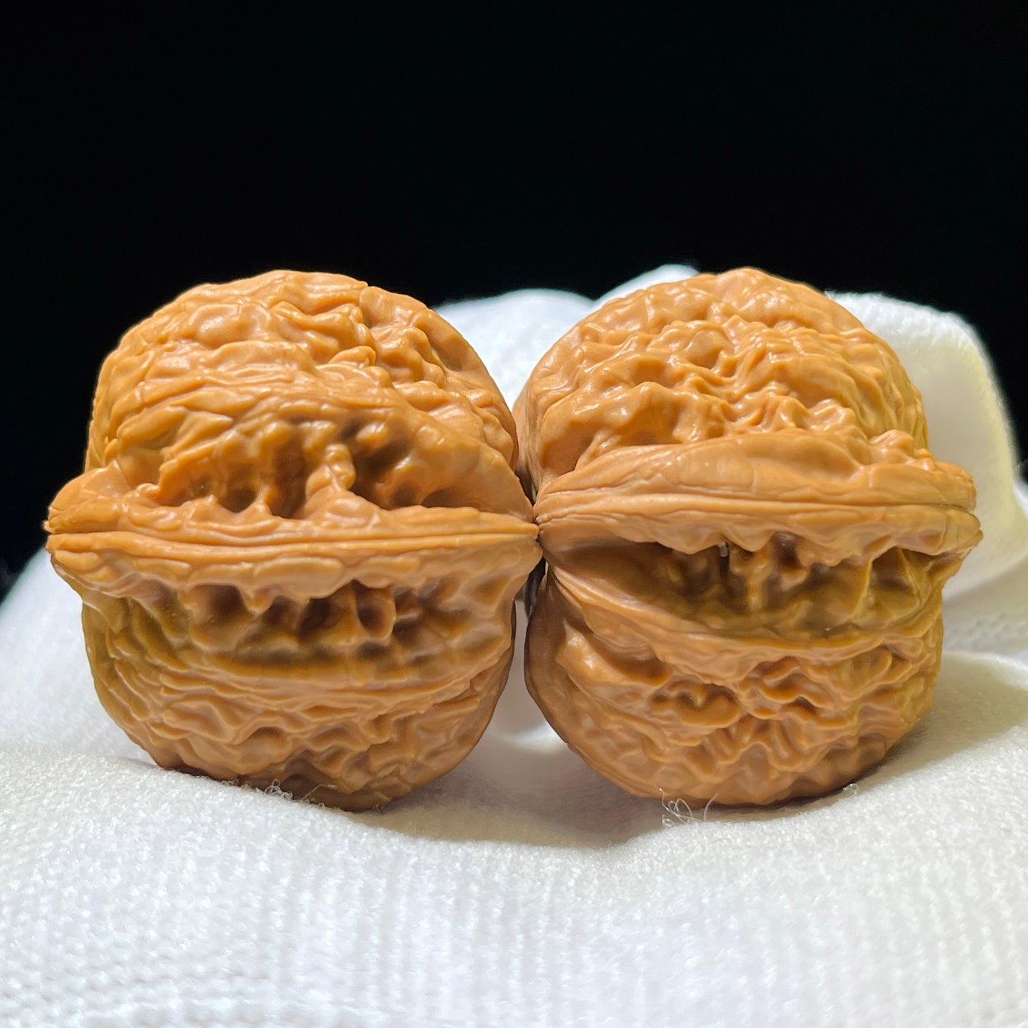 "Concealed Apex White Lion Head" Menjian Bai Shishi Wenwan Walnuts Pair | 35.0mm x 34.0mm | MJBSZ-1101
