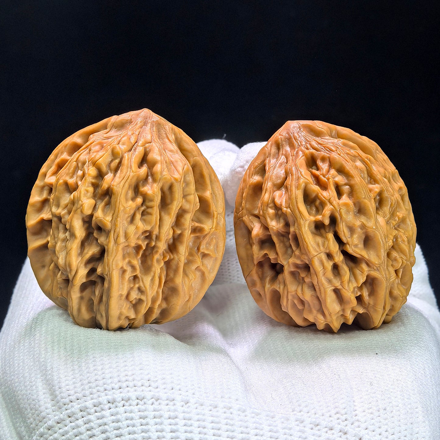 "Beijing Chicken Heart" Beijing Jixin Wenwan Walnuts Pair | 37.0mm x 35.0mm | BJJX-1401