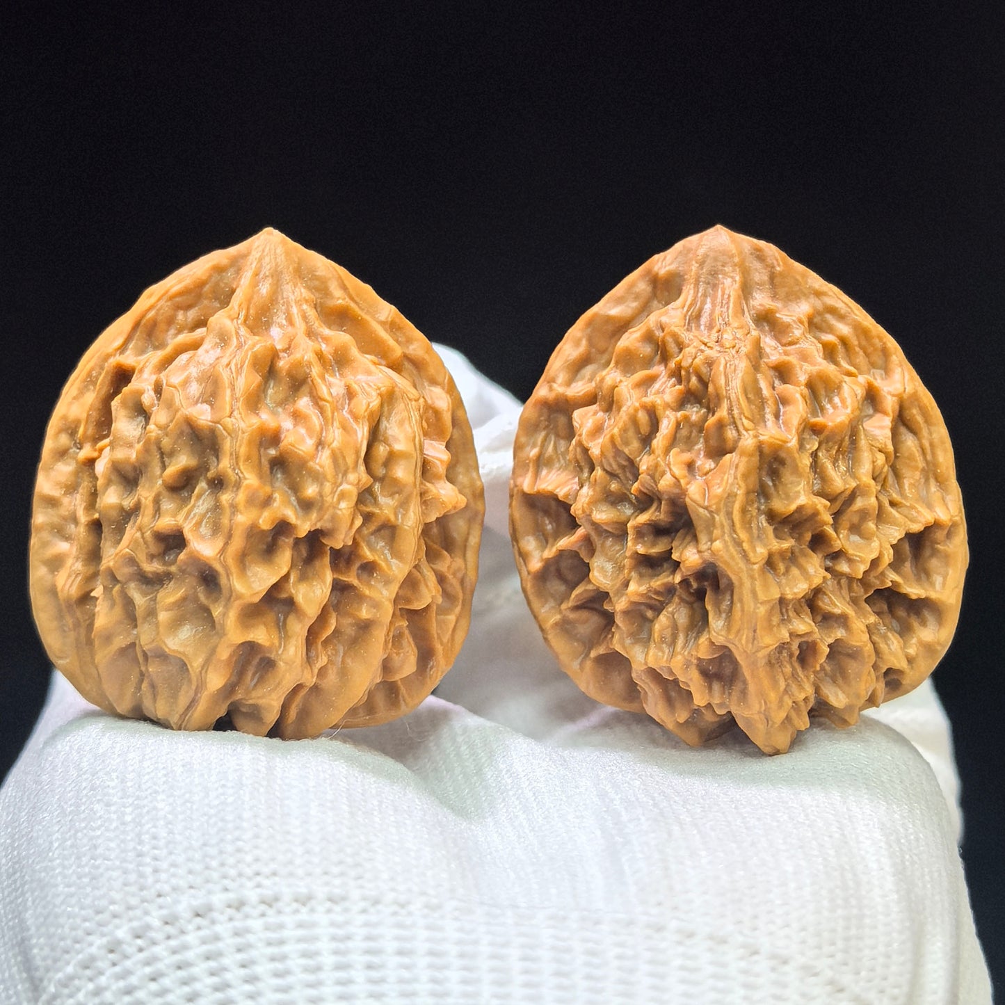 "Dragon Scale" Longlin LL-1601 Classic Wenwan Walnuts Pair | 40.0mm x 39.0mm | LL-1601