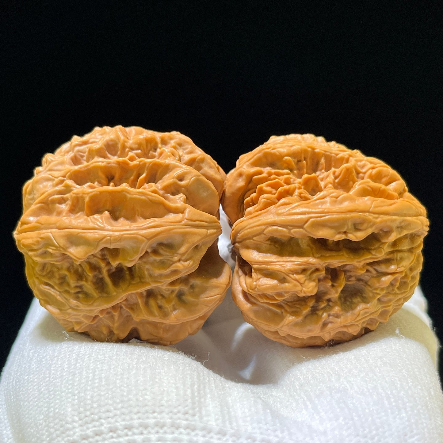 "Blizzard" Mantianxing Blizzard Variety Wenwan Walnuts Pair | 37.0mm x 41.0mm | BX-1109