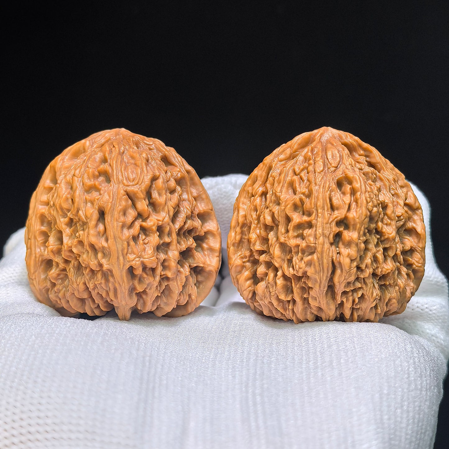 "Triangle Concave Base" Sanjiao Aodi Nanjiangshi Wenwan Walnuts Pair | 41.0mm x 39.0mm | NJS-1514C