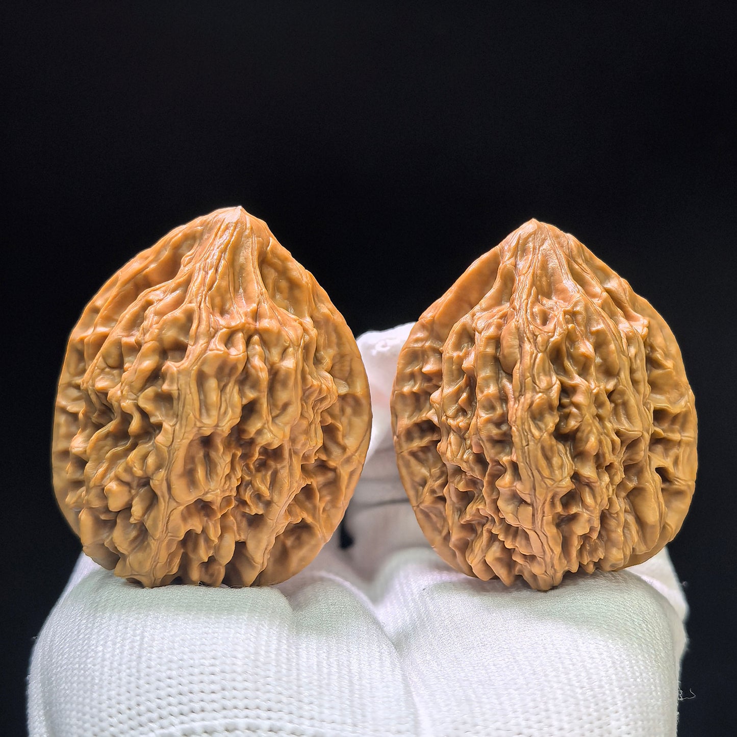 "Beijing Rooster Heart" Beijing Jixin Wenwan Walnuts (Pair) | 41.0mm x 40.0mm | Stock ID: BJJX-1104