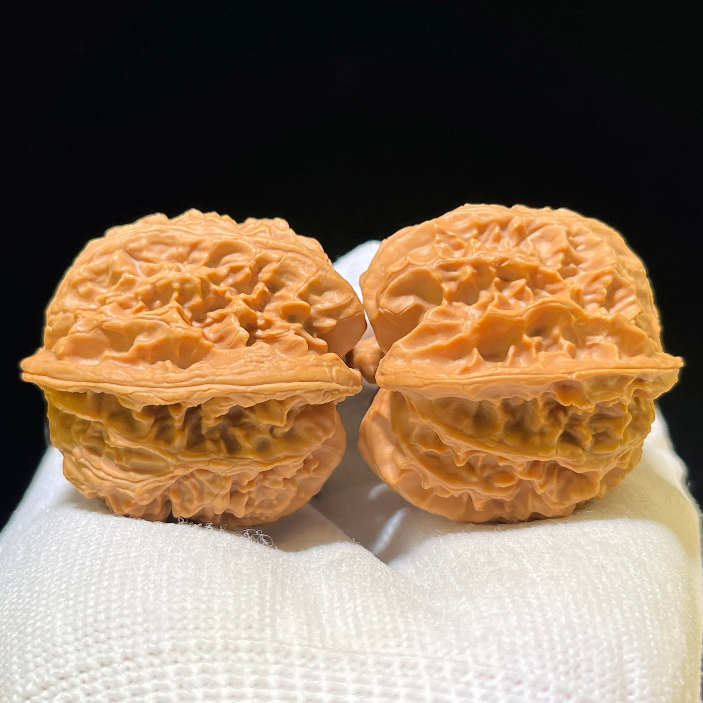 "Apple Orchard Lionhead" Pingguoyuan PGY-1107 Low-Profile Wenwan Walnuts Pair | 39.0mm x 37.0mm | PGY-1107